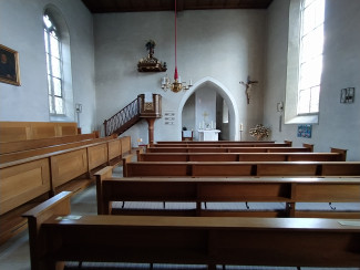 Kirchenschiff Altar