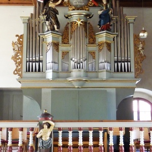 Orgel mit spätbarockem Prospekt